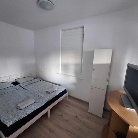 Sarga311 Ueduelohaz Szeged Villa Exteriör bild