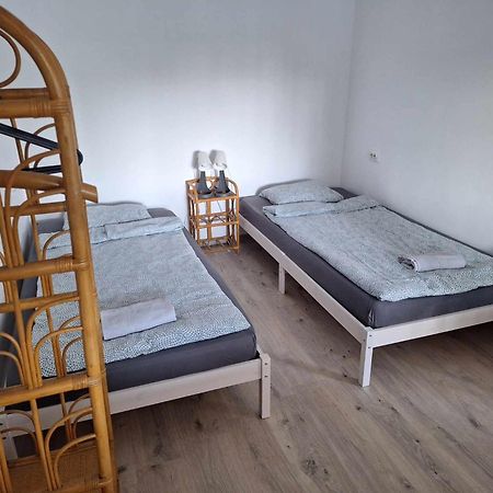 Sarga311 Ueduelohaz Szeged Villa Exteriör bild