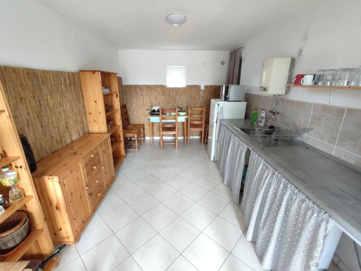 Sarga311 Ueduelohaz Szeged Villa Exteriör bild