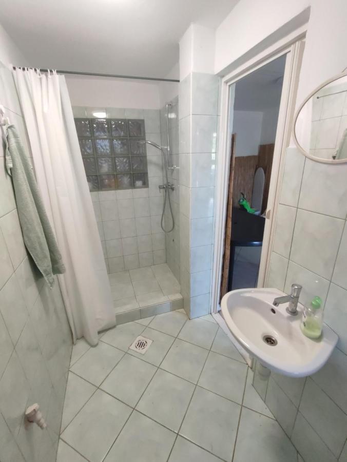 Sarga311 Ueduelohaz Szeged Villa Exteriör bild