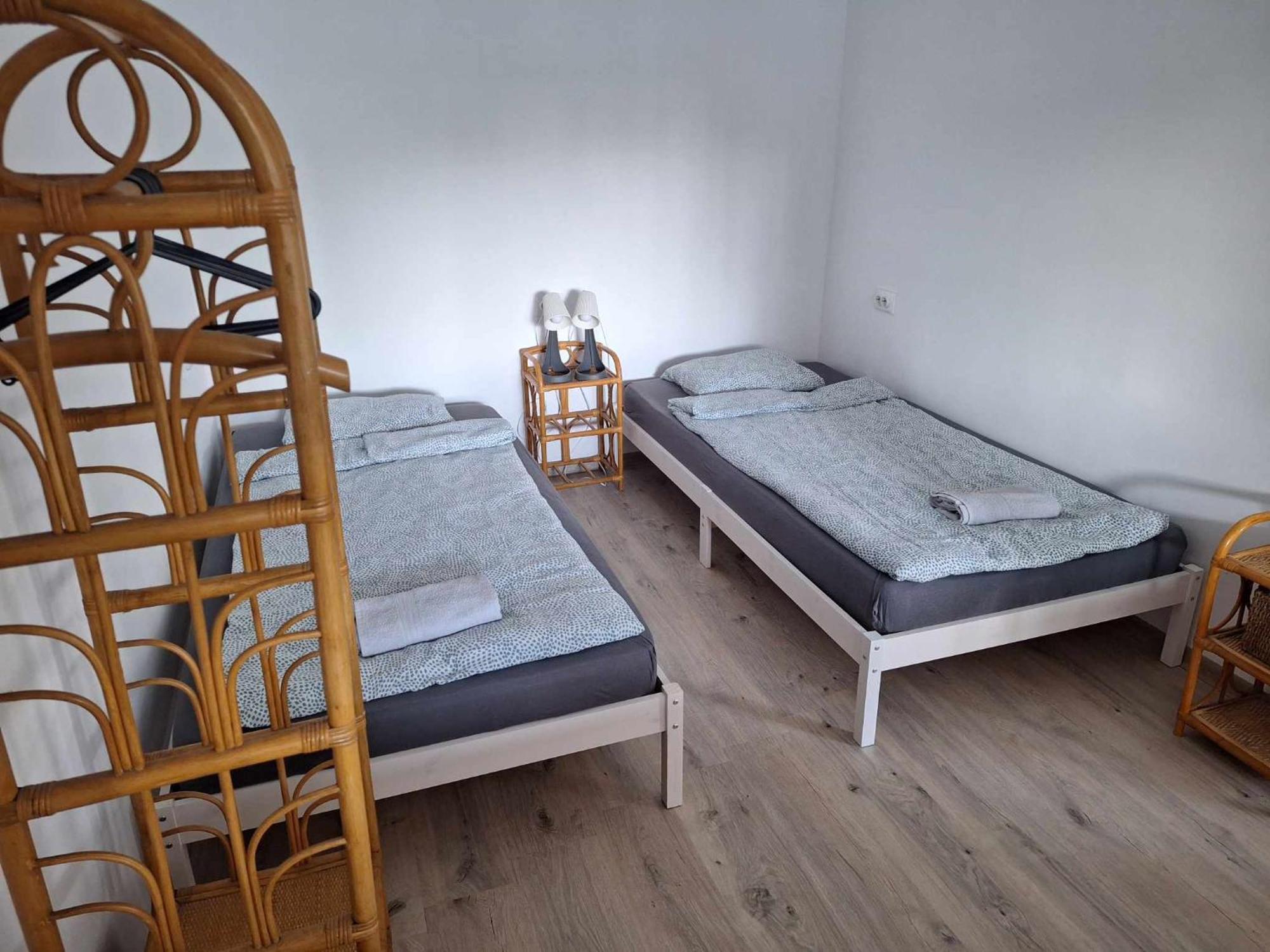 Sarga311 Ueduelohaz Szeged Villa Exteriör bild